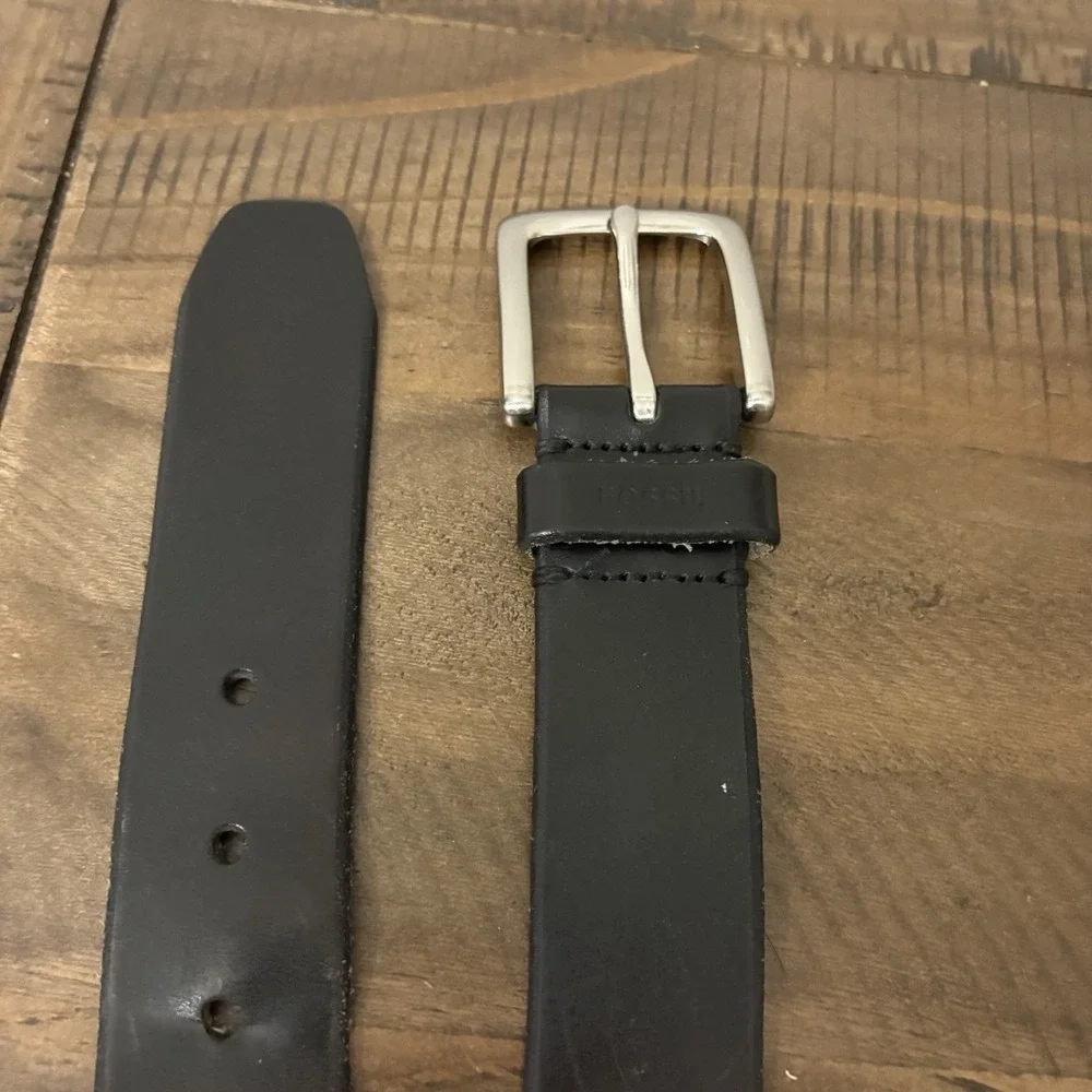 Fossil Mens Black Genuine Leather Belt Size 40 Silver Buckle Vintage